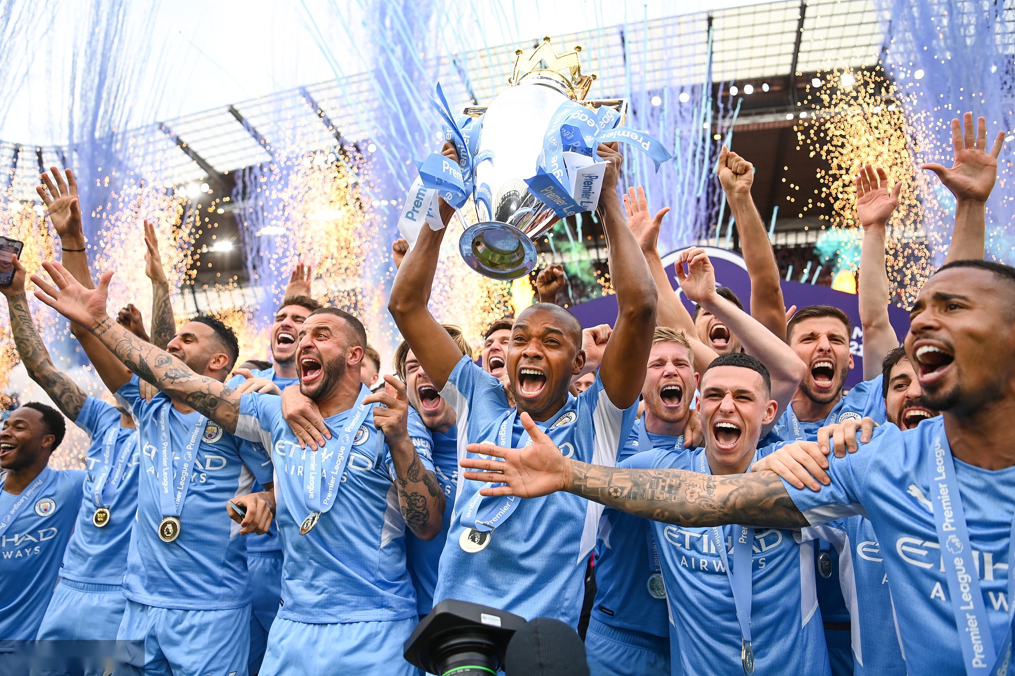 镜报：巴因迪尔经纪人已飞抵曼市，将与曼联商讨球员未来.